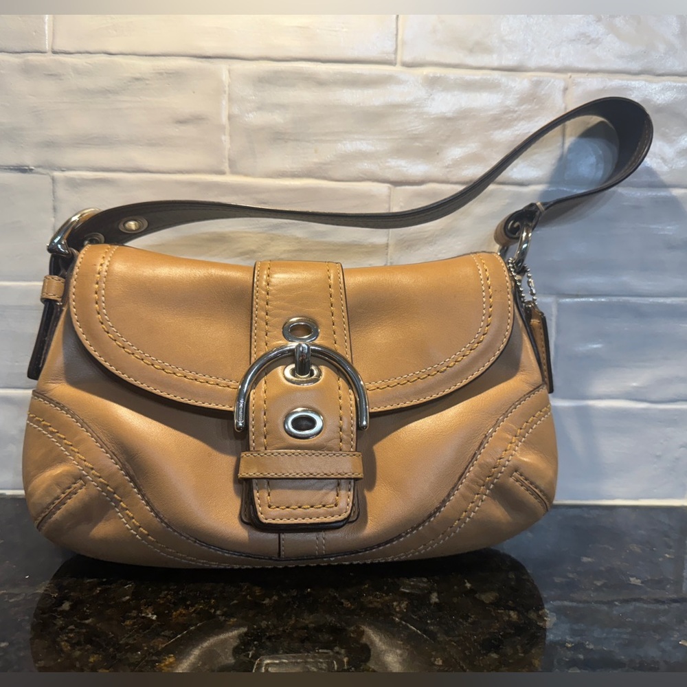YTK Vintage COACH Tan Leather SOHO Hobo Buckle Flap Bag - excellent condition